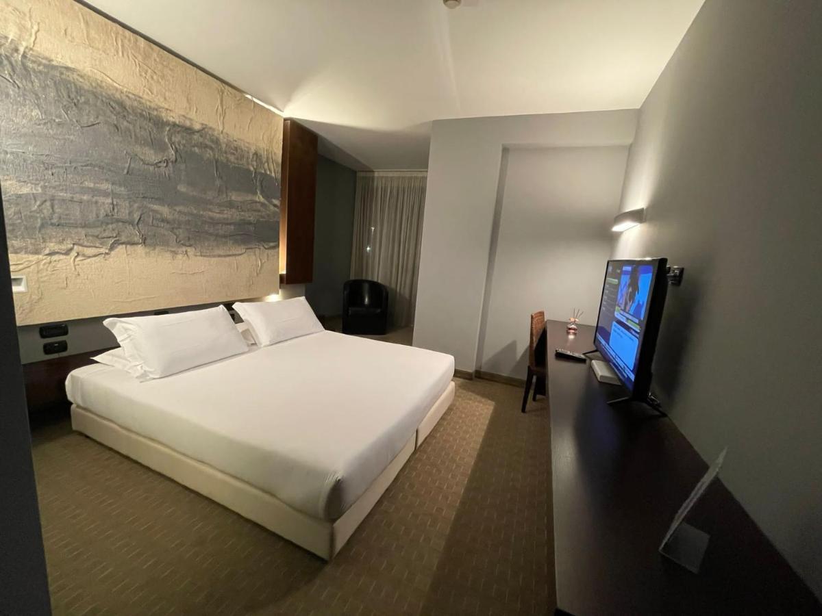 Bes Hotel Cremona Soncino Bagian luar foto