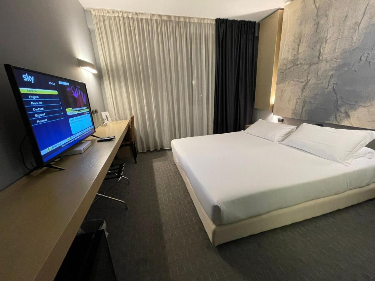 Bes Hotel Cremona Soncino Bagian luar foto