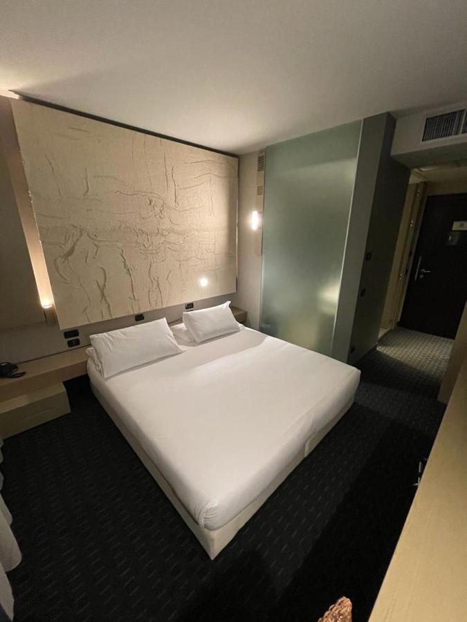 Bes Hotel Cremona Soncino Bagian luar foto