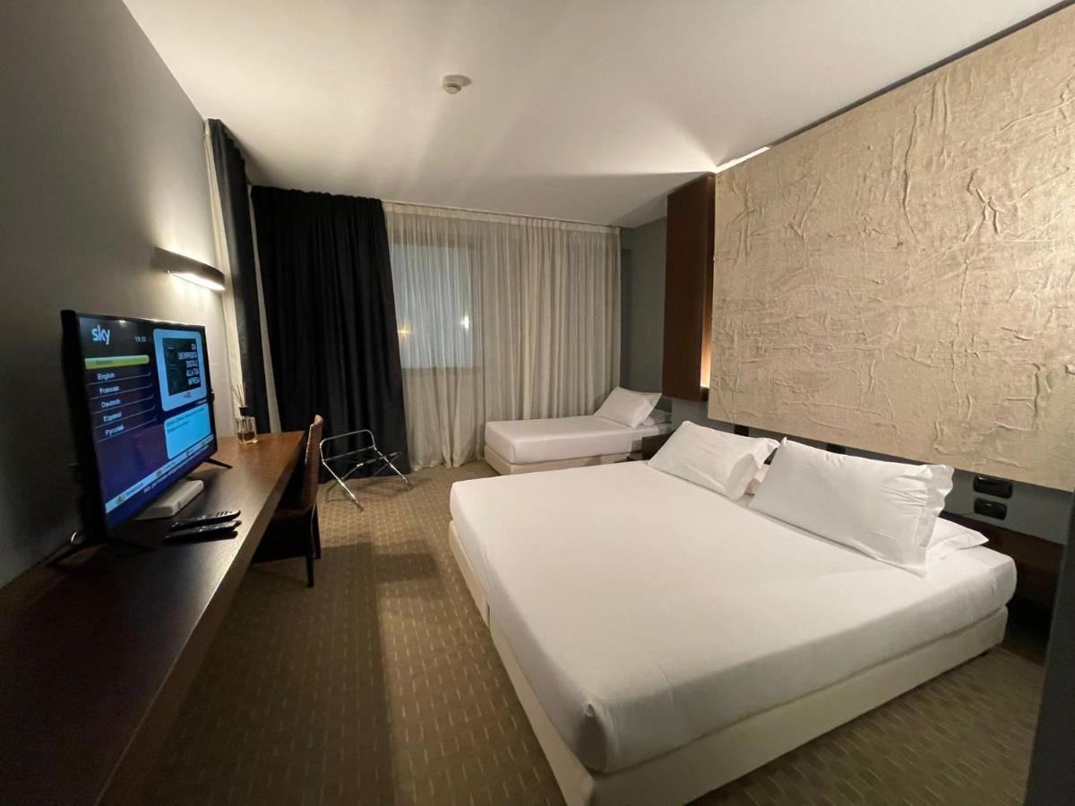 Bes Hotel Cremona Soncino Bagian luar foto